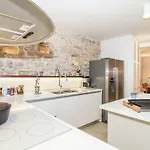 Castel בית נופש *