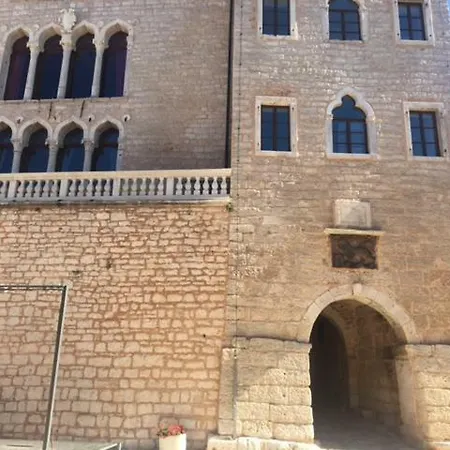 Castel *